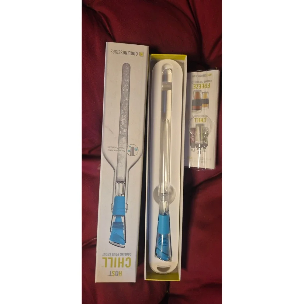 Host Chill Cooling Pour Spout Wine Chiller Aerator‎ and Preserver Blue White